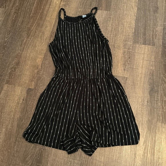 Women’s Old Navy romper - Picture 1 of 3